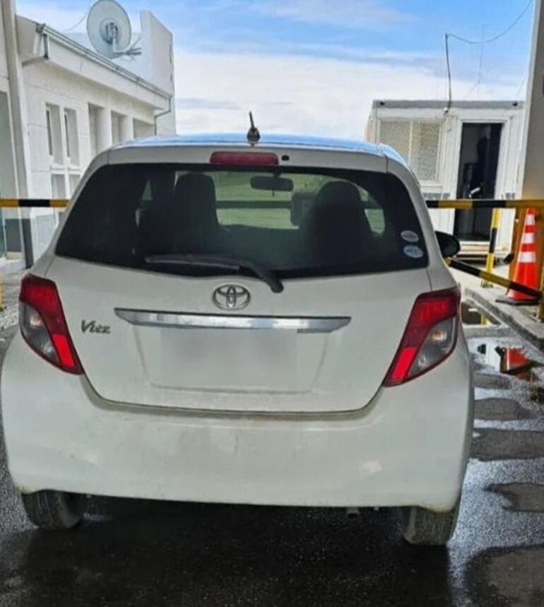 Uno de los automóviles que fueron utilizados para intentar llevar a las jóvenes compatriotas hasta Chile.