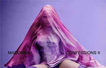 Madonna en su portada de 'Confessions II', vestida con un estilo moderno y colores morados que destacan en la imagen.