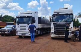 El brasileño reportado como desaparecido fue encontrado sin vida en su tractocamión (izquierda).