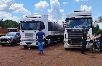 El brasileño reportado como desaparecido fue encontrado sin vida en su tractocamión (izquierda).