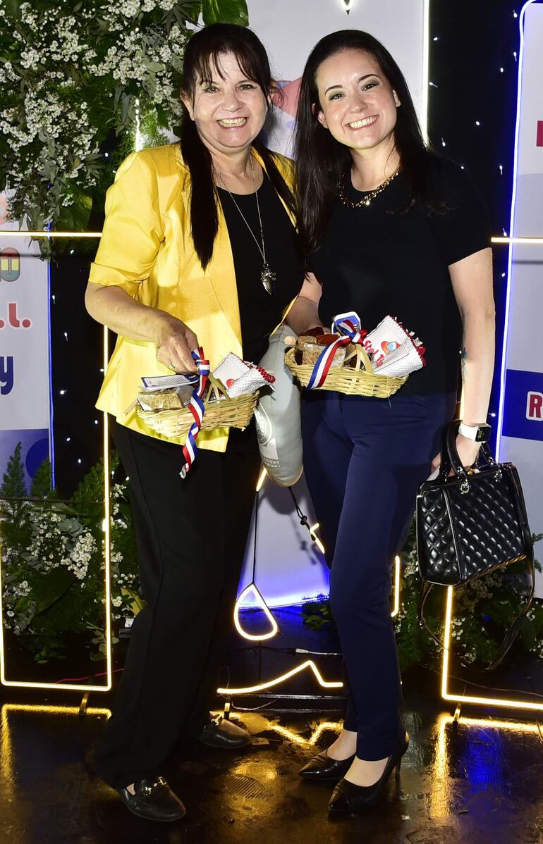 Edith Benítez y María José Dávalos Benítez.