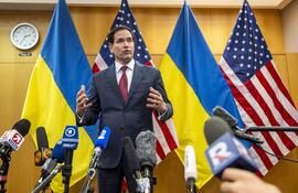 El secretario de Estado estadounidense, Marco Rubio, comparece ante la prensa al término de las consultas con Ucrania sobre el plan de paz de Trump en la Misión de EE. UU. en Ginebra, Suiza.