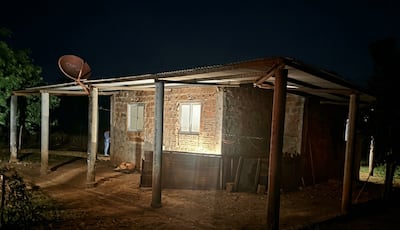 La vivienda asaltada por los delincuentes en una zona rural de Yguazú.