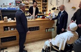 El Papa Francisco fue a tomar un café en Luxemburgo.