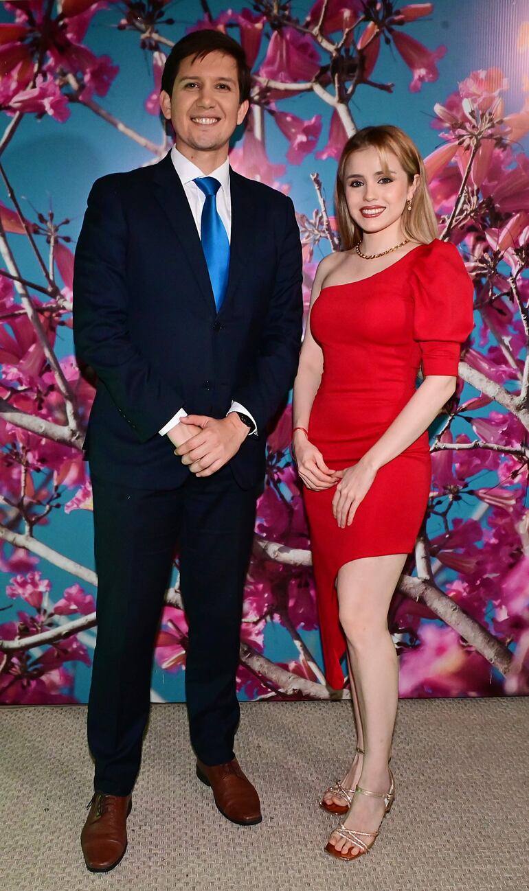 Juan Cáceres Troche y Gaby Ovelar. 