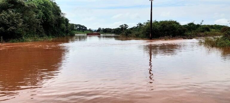 Una imagen que muestra la magnitud del desborde del arroyo Capiibary.