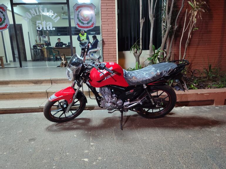 Motocicleta involucrada en el accidente de tránsito.