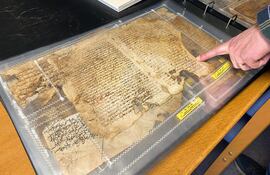 Fragmento recogido en la unidad de investigación de la guenizá Taylor-Schechter. Entre escritos de Charles Darwin e Isaac Newton, la Universidad de Cambridge acoge casi 200.000 fragmentos de manuscritos que hablan de la historia judía.