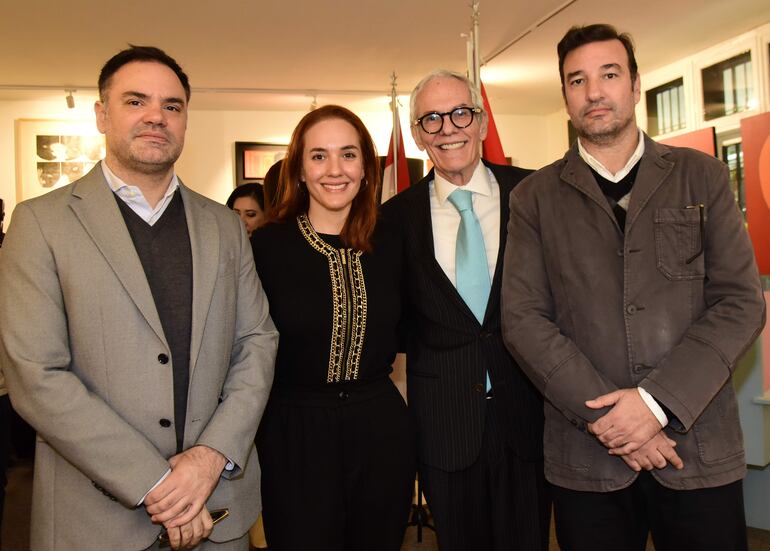 El cónsul honorario del Reino Hachemita de Jordania, José Daniel Nasta con sus hijos Martín, María y Rodrigo Nasta.