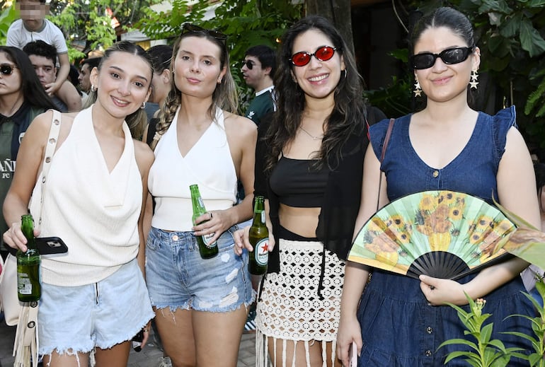 Alhelí Muñoz, Camila Albertini, Chiara Fretes y Belem Canillas. 
