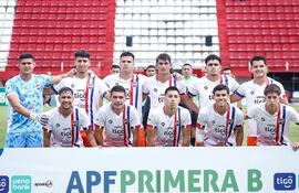 Equipo del 3 de Noviembre del barrio San Pablo (Asunción), puntero de la Primera División B.