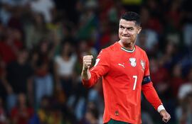 El jugador de Portugal, Cristiano Ronaldo, celebra después de marcar un gol durante el partido de fútbol de la Clasificación Europea para la Copa Mundial de la FIFA 2026 entre Portugal y Hungría en el estadio José Alvalade, en Lisboa, Portugal.