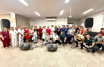Las Paraguayas llevaron música a los pacientes del Hospital de Caacupé.