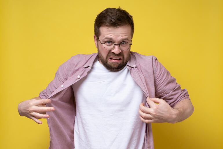 Concepto de ropa húmeda y con mal olor.