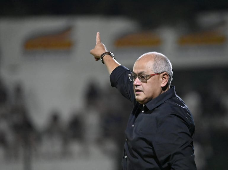 Entrenador Francisco Arce