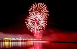 Encarnación recibió el 2026 con una gran multitud a orillas de su coqueta playa San José