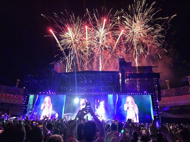 Concierto de Shakira en el estadio La Nueva Olla de Asunción el 27 y 28 de noviembre. La Loba deslumbró al público.