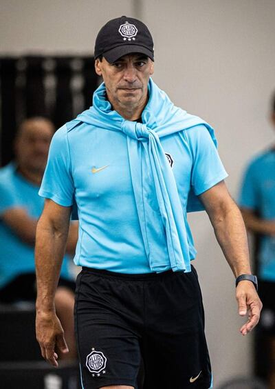 Fabián Daniel Bustos (28 de marzo de 1969), director técnico argentino de Olimpia.