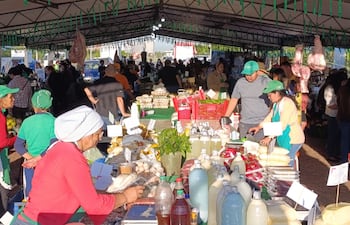 Feria de la agricultura familiar en la Costanera.