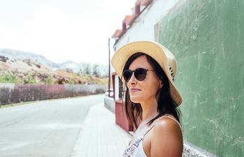 Para que los UV sean bloqueados, necesitamos lentes que cuenten con una verificación que solo se consigue en ópticas.