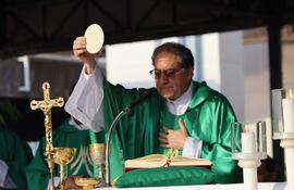 El presbítero Víctor Luis Cabañas, estuvo a cargo de la misa central en el santuario de Nuestra Señora de los Milagros de Caacupé.