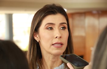 La gobernadora del departamento de Paraguari, Norma Zárate, (foto prensa senado)