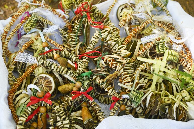 Abundantes y coloridos reliques del Domingo de Ramos.