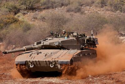 Un tanque israelí durante un ejercicio de entrenamiento en Galilea, cerca de la frontera con Líbano, el martes.