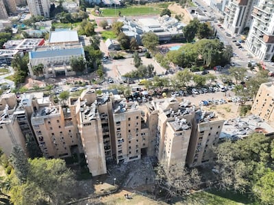 JERUSALÉN, 02/03/2026.- Un joven resultó herido de carácter moderado y otras 18 personas lo están en estado leve tras el impacto de un misil en una zona abierta en Beersheva, en el sur de Israel, y la subsecuente ola expansiva que habría estallado cristales de un edificio. EFE/ United Hatzalah of Israel - SOLO USO EDITORIAL/SOLO DISPONIBLE PARA ILUSTRAR LA NOTICIA QUE ACOMPAÑA (CRÉDITO OBLIGATORIO) -