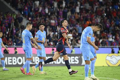 Jonatan Torres (28 años), en el festejo de uno de sus tres goles en La Nueva Olla.