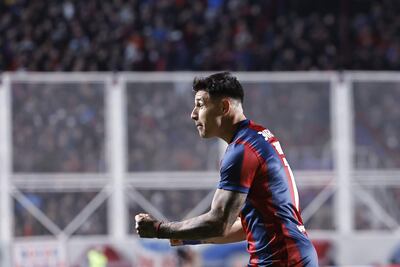 Adam Bareiro de San Lorenzo celebra se gol hoy, a un partido de los octavos de final de la Copa Sudamericana entre San Lorenzo y Sao Paulo en el estadio Pedro Bidegain en Buenos Aires (Argentina).