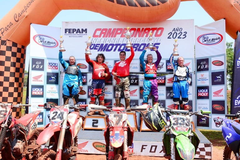 Podio categoría MX6, con Carlos Vázquez como el ganador de la fecha.