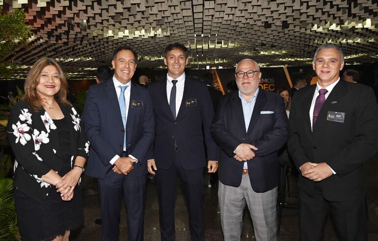 Fátima Paredes, Jorge Pecci, Javier Ostertag, Marcelo Codas y Rodrigo Rivarola. 