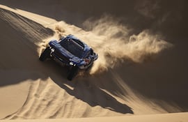 Nani Roma y Alex Haro, al mando de la Ford Raptor T1+, pasaron al frente de la clasificación general en coches.