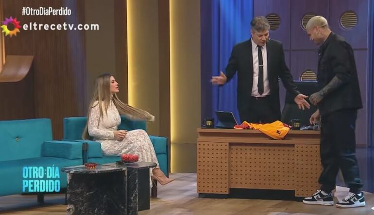 Mauro Icardi también se sumó al living de Mario Pergolini y se sentó al lado de La China Suárez. (Instagram/Eltrece)