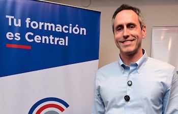El Prof. Dr. Jason Andrews, de la Universidad de Stanford, es referente mundial en enfermedades infecciosas y medicina geográfica.