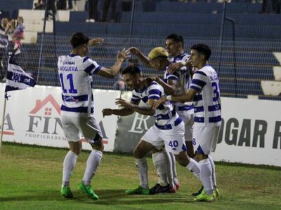 2 de Mayo no se baja de la cima del Clausura
