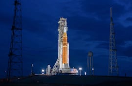 El despegue de Artemis II tiene como posible fecha el próximo 6 de marzo, según ha informado la NASA, y dependerá del resultado de la nueva prueba general con combustible después de que se pospusieran las ventanas de lanzamiento previstas para febrero debido a inconvenientes en el primer ensayo en frío.