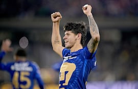 Robert Osmar Morales (27 años) festeja su gol, con el que Pumas derrotó al América por 1-0.