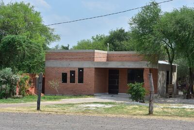 Una de la casas de “sin tierras” en el asentamiento formado donde funcionaba el  aeródromo.