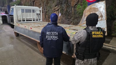 El camión incautado cuando pretendía cruzar la frontera con marihuana prensada.