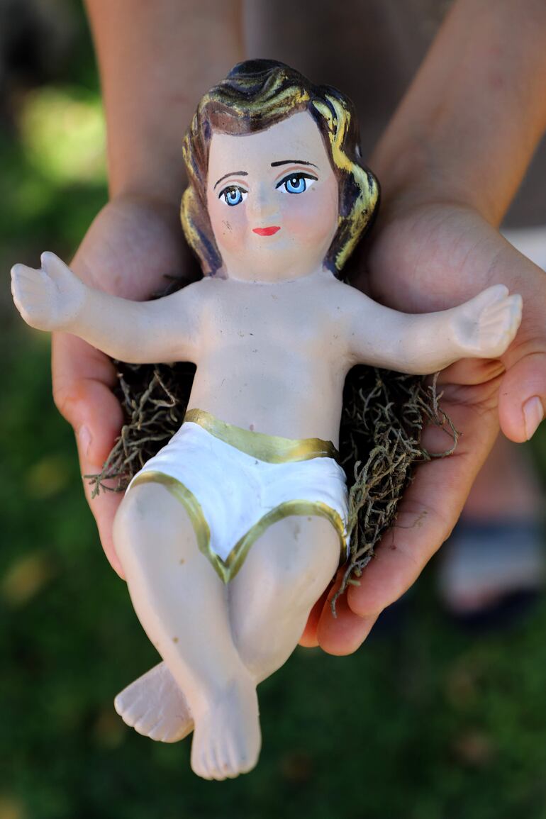 Detalle del Niño Dios del pesebre.