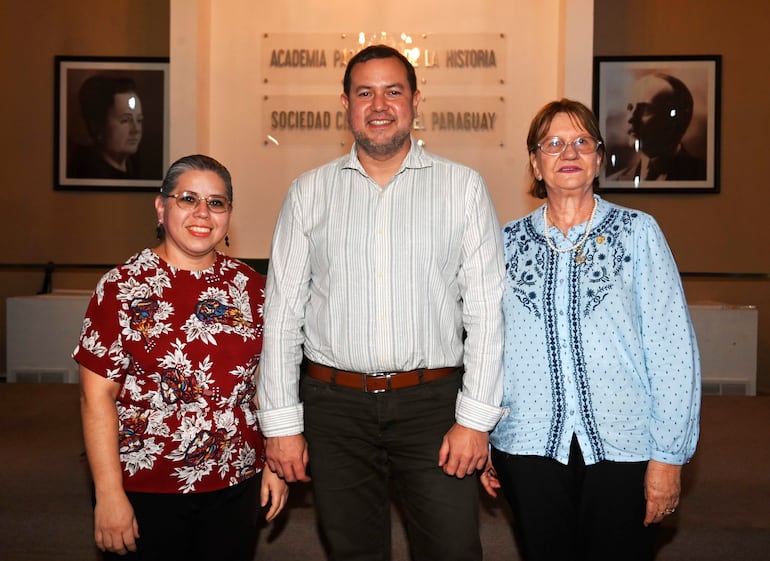 Yenny González, Ever López y Rosa Degen