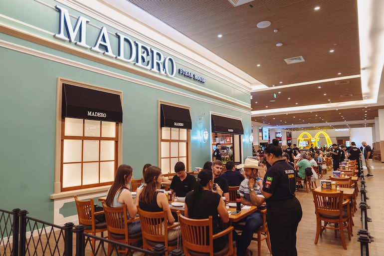 La reconocida cadena premium de hamburguesas Madero llega al Shopping China, elevando el estándar gastronómico en Paraguay.