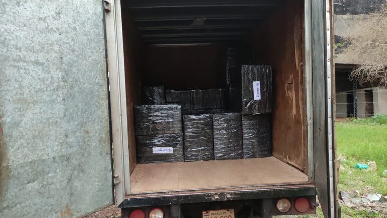 El vehículo fue hallado con gran parte de su carga.