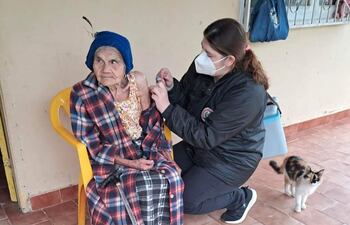 Se priorizan a los adultos mayores de 60 años.