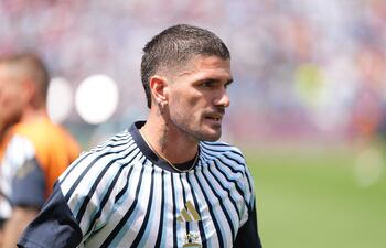 Rodrigo De Paul antes del partido de la final del Mundial de la FIFA 2026 entre España y Argentina en el estadio MetLife en Nueva Jersey (Estados Unidos). EFE/ Octavio Guzmán