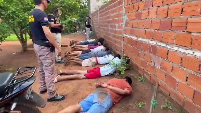 Durante el procedimiento, un total de nueve personas fueron aprehendidas.