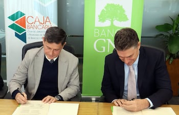 Representantes de GNB y Caja de Jubilados Bancarios firmaron el acuerdo.