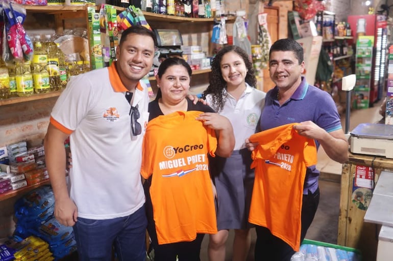 Miguel Prieto realizó una gira por el departamento de Paraguarí, donde visitó a comerciantes, pobladores y mesiteros de los mercados locales.